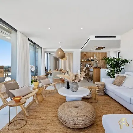 Atico De Lujo Con Jacuzzi En Higueron West Apartment