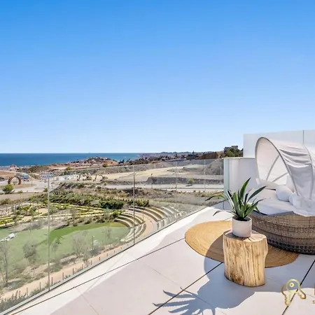 Atico De Lujo Con Jacuzzi En Higueron West Fuengirola